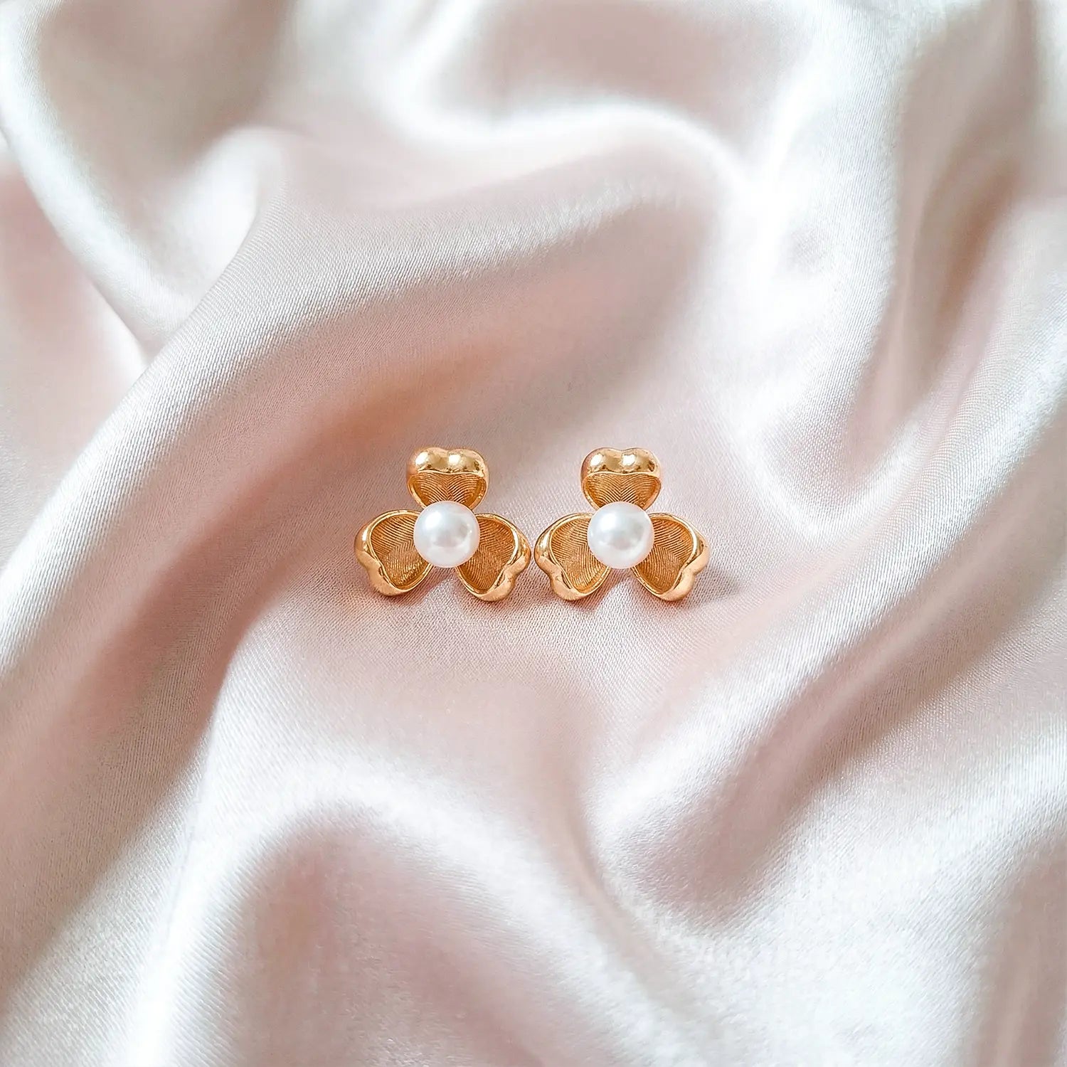 Brinco Flor Pingo de Pérola