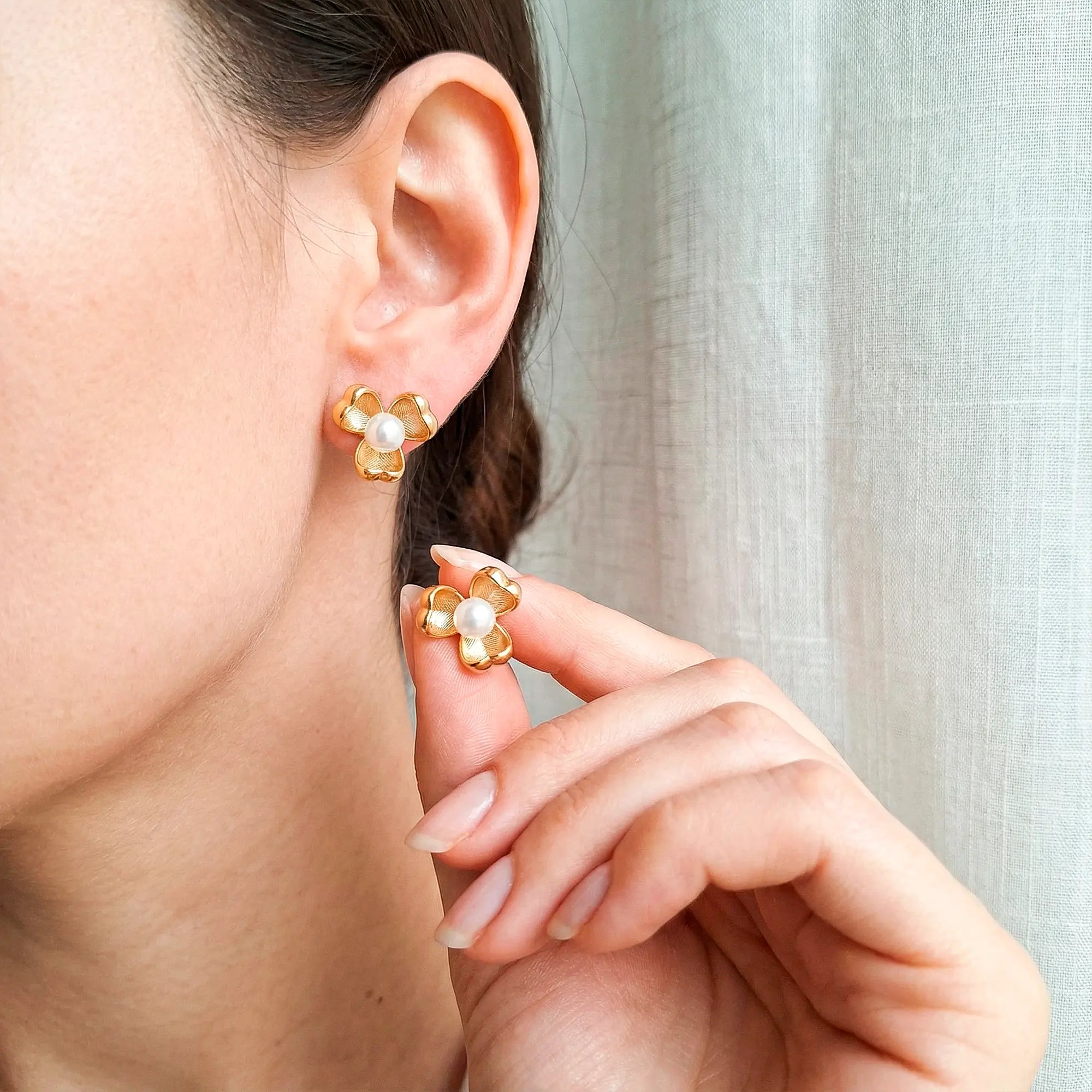 Brinco Flor Pingo de Pérola