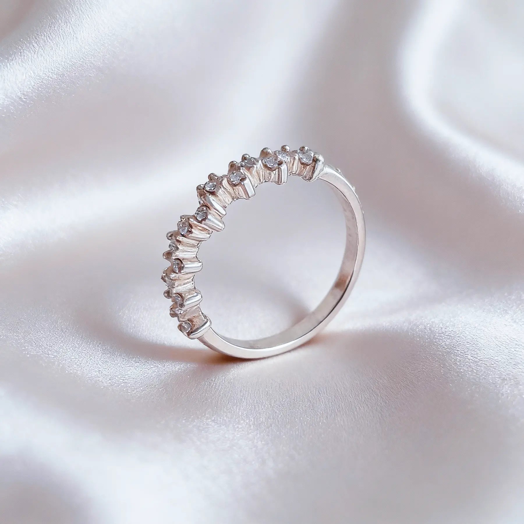 Anel Zircônias Cristais Clássico