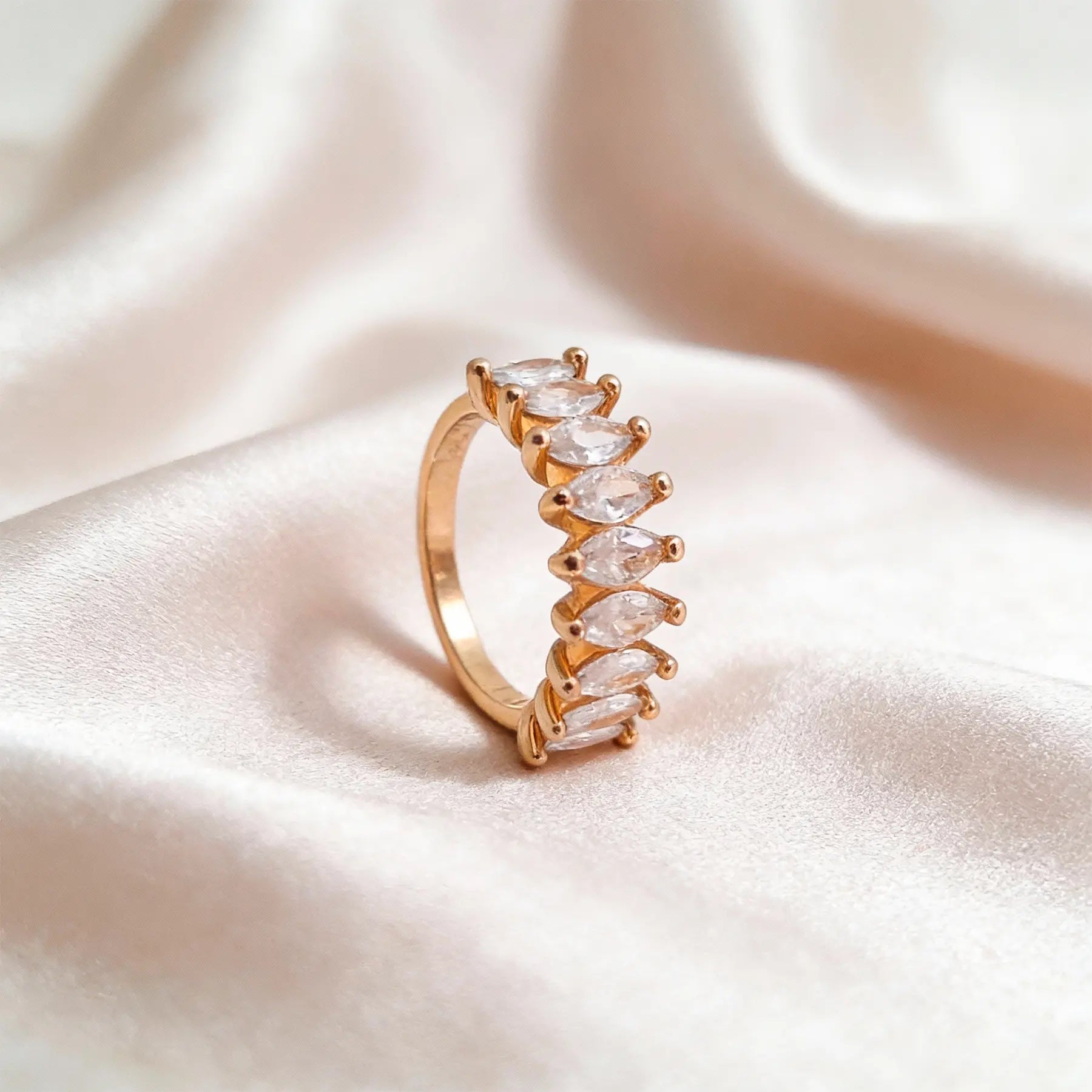 Anel Cristal Nove Pedras Navete - Ouro