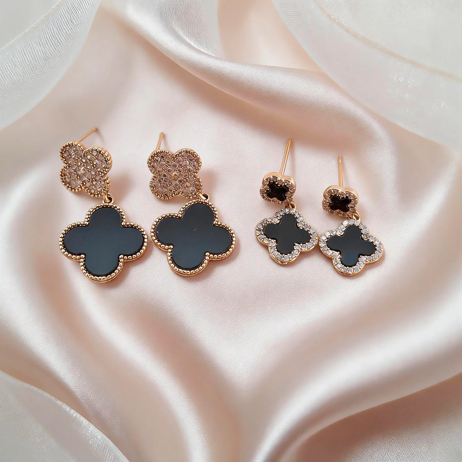 Brinco Trevo Pendurado Preto