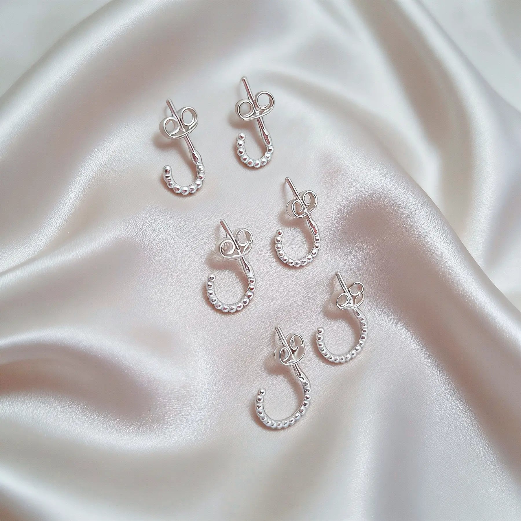 Três Brincos Argolas Clássicas Bolinhas Trio