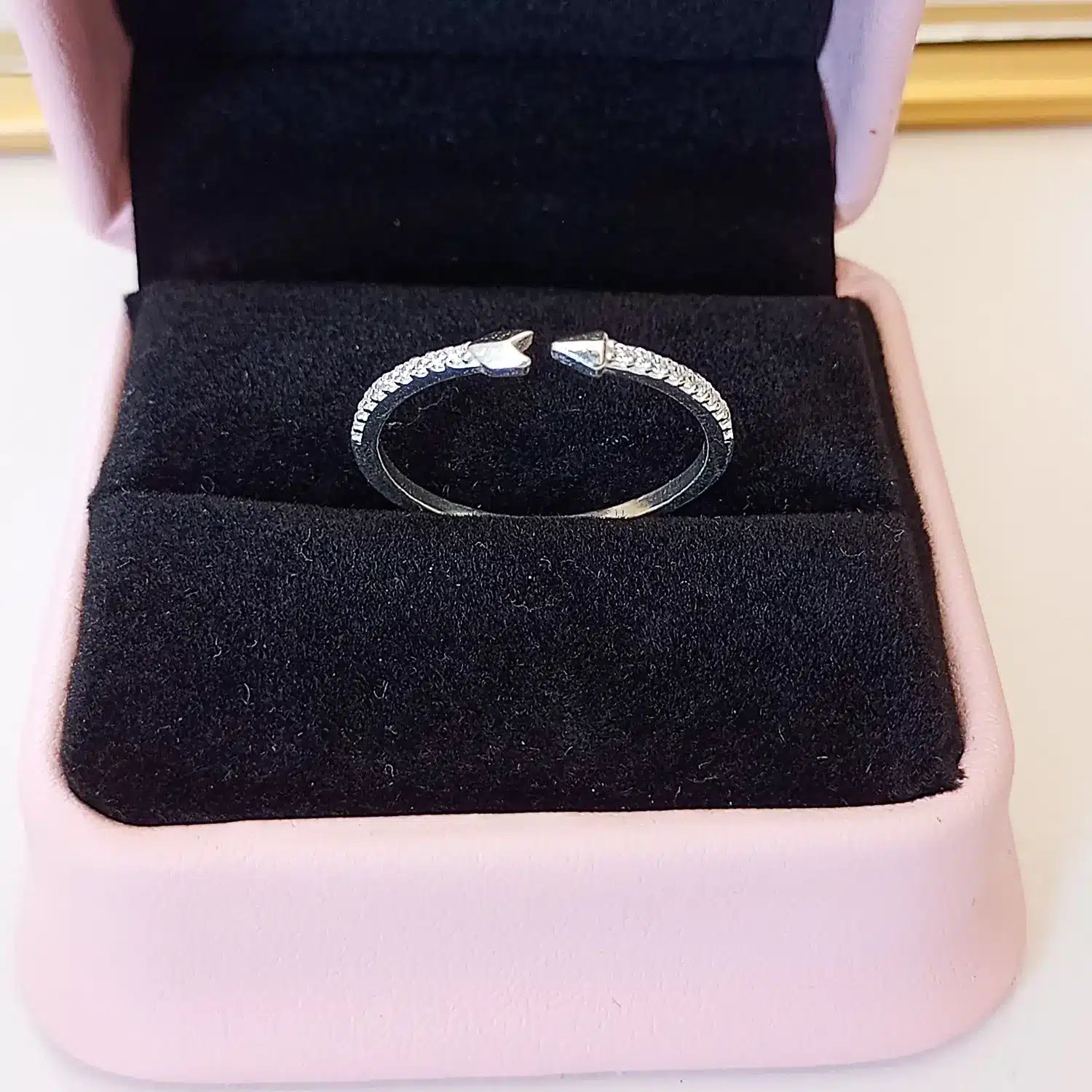 Anel Cravejado Seta Lisa Regulável