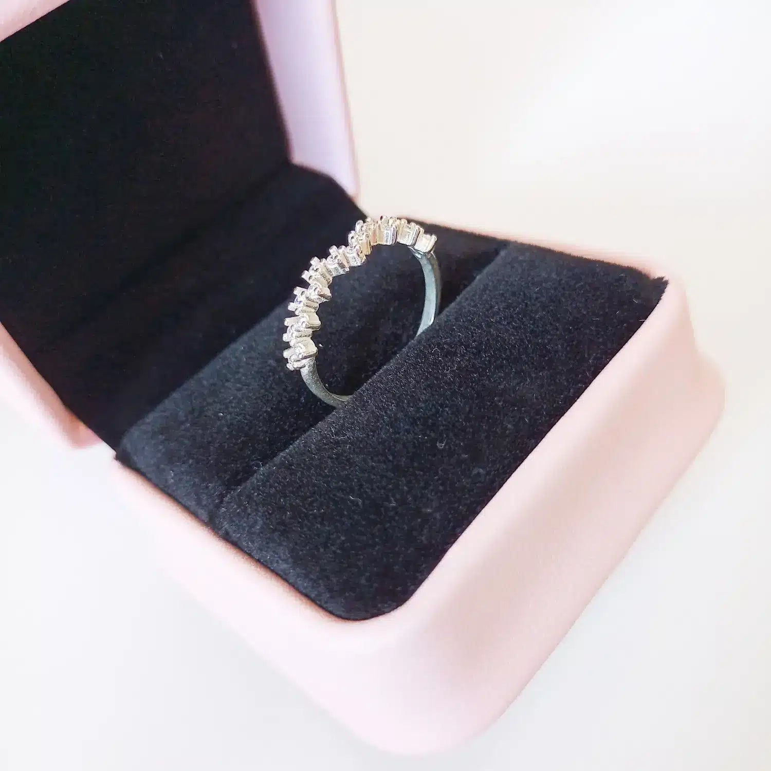 Anel Zircônias Cristais Clássico