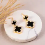 Brinco Trevo Pendurado Preto - Imagem 4