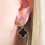 Brinco Trevo Pendurado Preto - Imagem 2