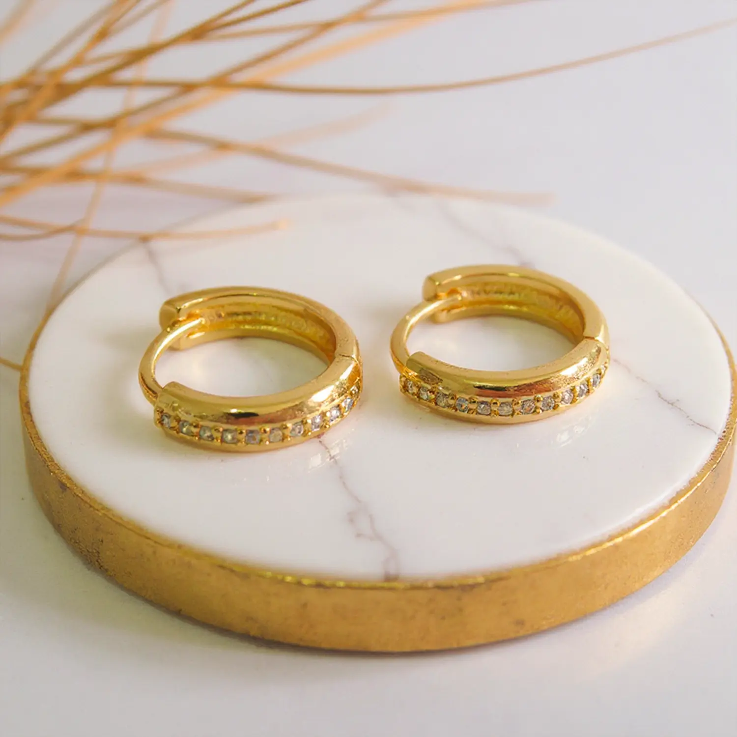 24 Brinco Argola Cravejada - Imagem 1